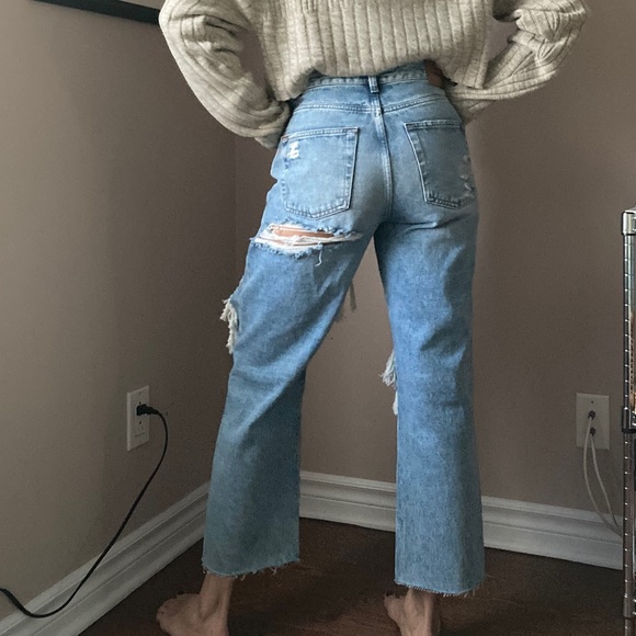 Light wash distressed diesel jeans - Picture 2 of 15